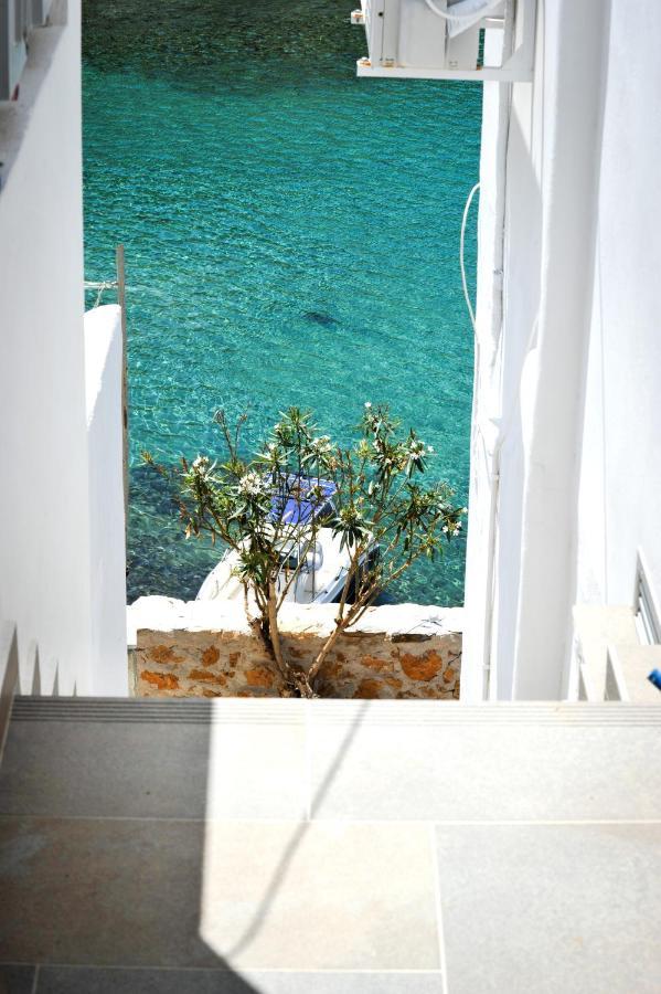 Droufakos' Home, Lux Seafront Apartment W. View 克若尼索斯 外观 照片