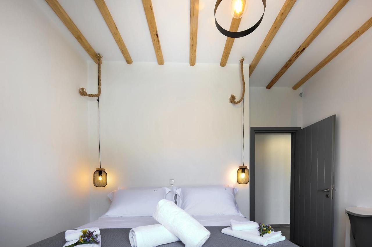 Droufakos' Home, Lux Seafront Apartment W. View 克若尼索斯 外观 照片